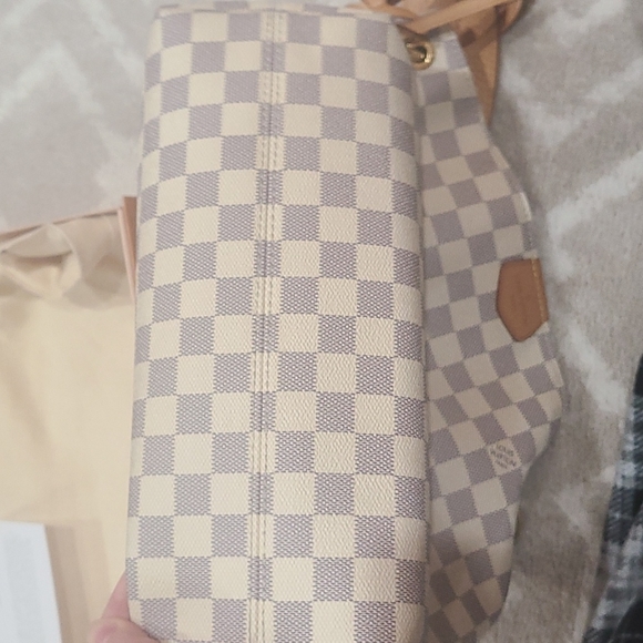 LV Graceful PM - Picture 2 of 16